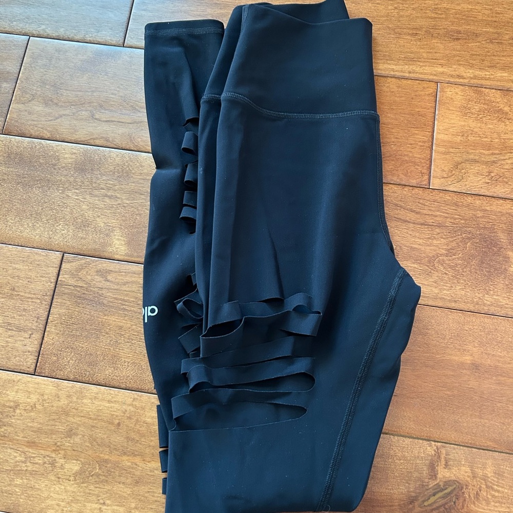 ALO High Waist Extreme Ripped Warrior  Leggings — Black